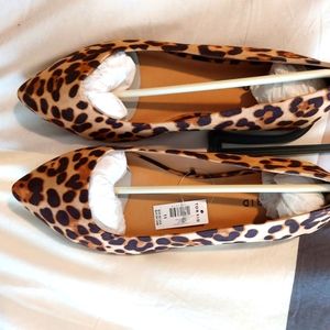 NWT Torrid size 1 wide leopard flat.